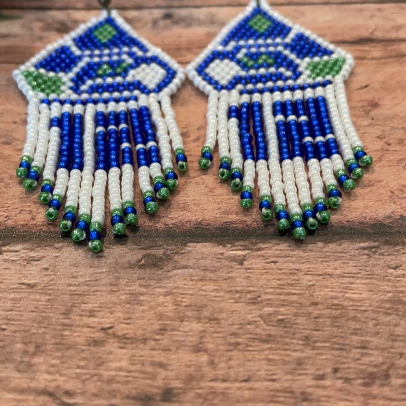Football team beaded earring - Picture 5 of 6